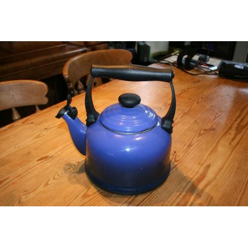 Le creuset Hob Kettle 2.1L Blue