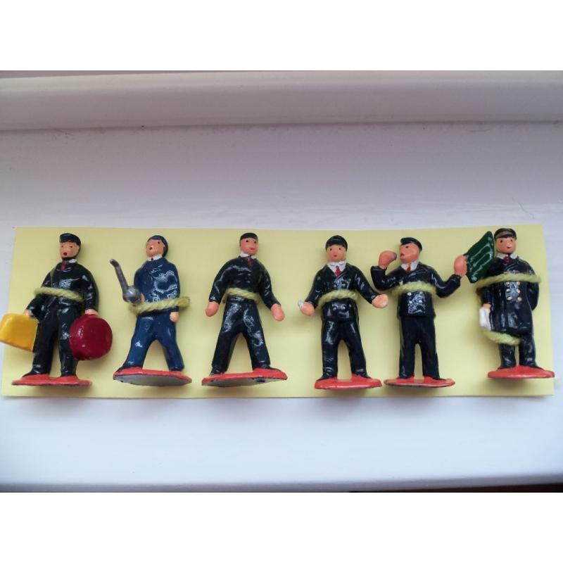 Hornby O Gauge Station Staff Set No 1