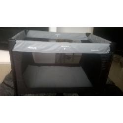 HAUCK DREAM N PLAY TRAVEL COT / PLAYPEN IDEAL FOR HOLIDAYS ECT
