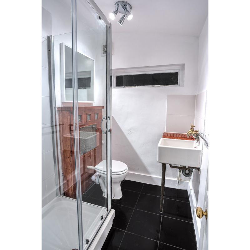 SHORT LETS AVAILABLE. Large double room near Kennington. Don't miss out - book your viewing now!