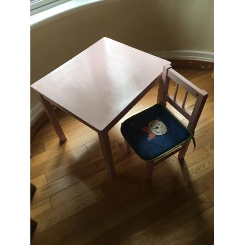 Kids table and chair