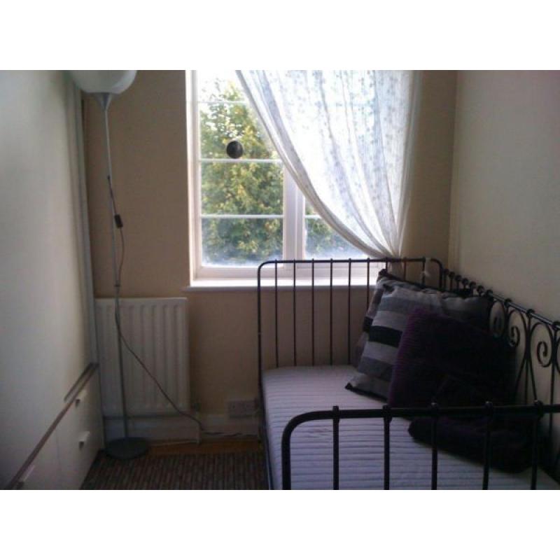 Finchley Road / North Circular -bills incl