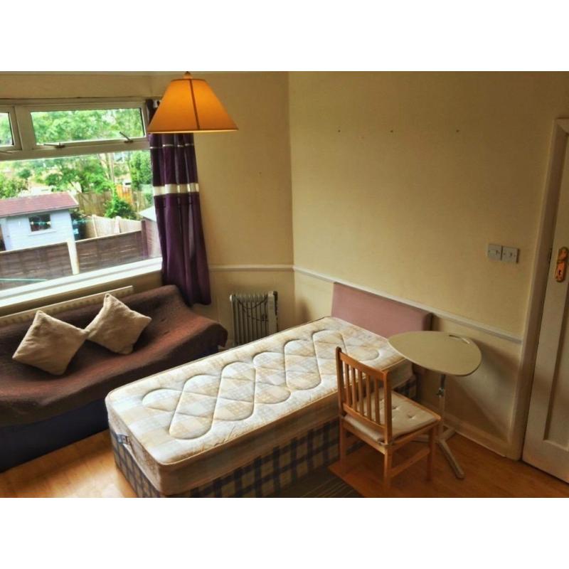 Spacious Single bedroom