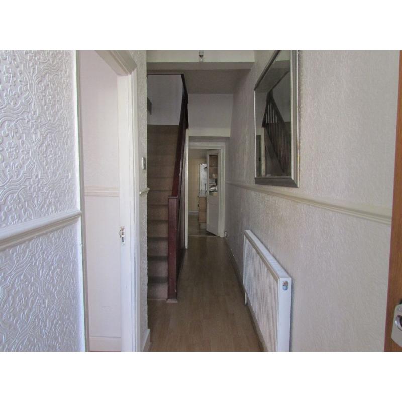 DOUBLE ROOM TO RENT NEAR MARYLAND STATION AND STARTFORD STATION ** NO DEPOSIT REQUIRED