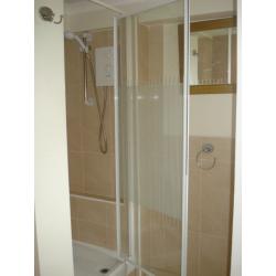 Furnished room with ensuite bath, Tooting Broadway