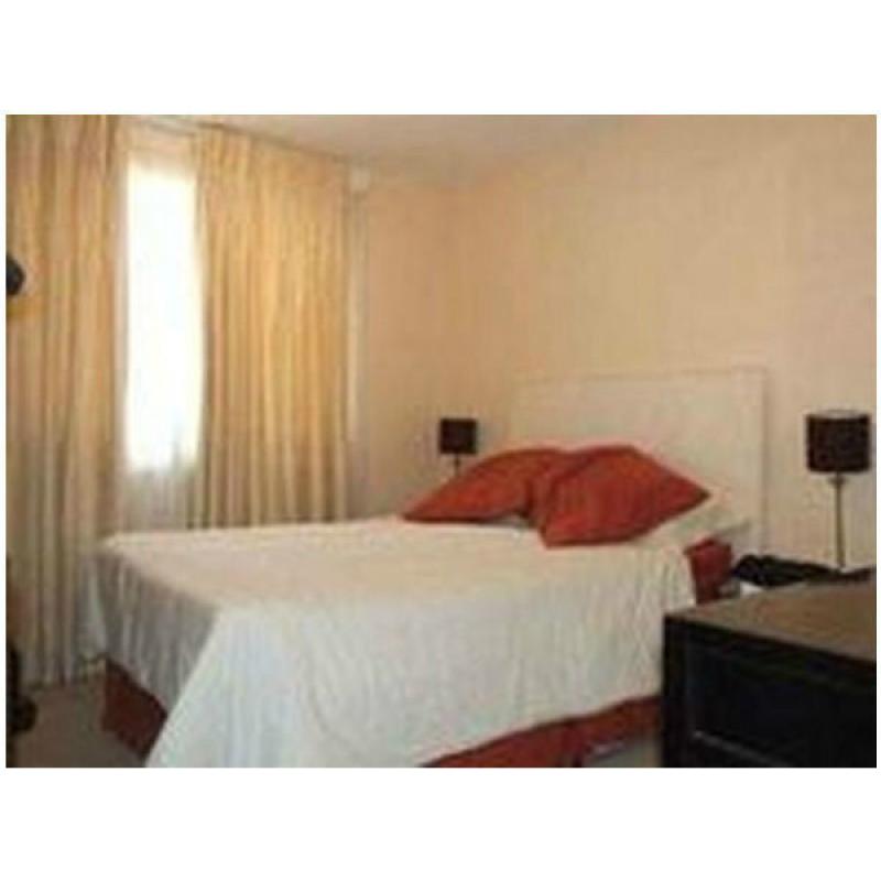 Furnished room with ensuite bath, Tooting Broadway