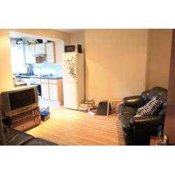 Furnished room with ensuite bath, Tooting Broadway