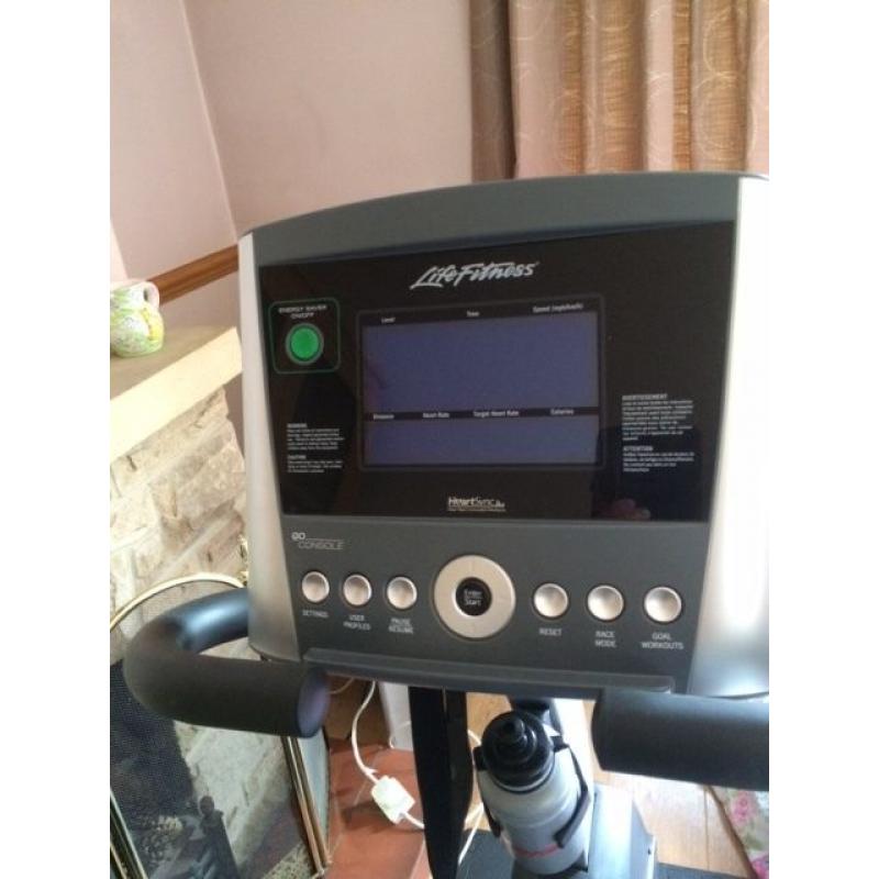 Life Fitness Recumbent Exercise bike cardio fitness workout commercial gym equipment