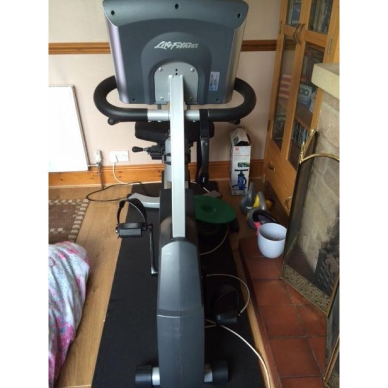 Life Fitness Recumbent Exercise bike cardio fitness workout commercial gym equipment