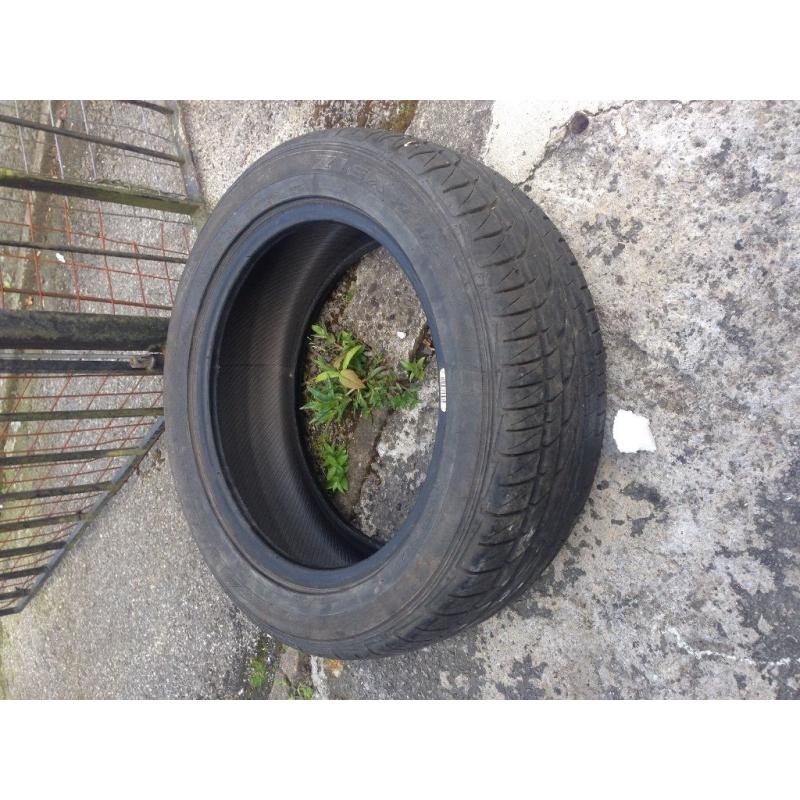 Nearly new car tyre 185/55r15 82v