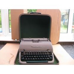 VINTAGE REMINGTON TYPE WRITER