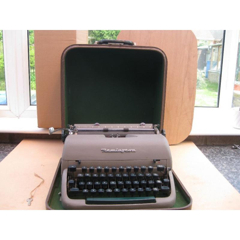 VINTAGE REMINGTON TYPE WRITER