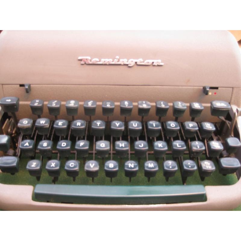 VINTAGE REMINGTON TYPE WRITER