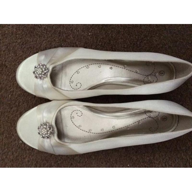 Flat Ivory with pearl detail wedding shoes