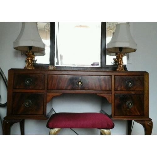 Dressing table with mirror
