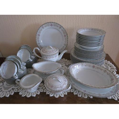 NORITAKE CHINA (EDGEWOOD) 8 PLACE SETTING DINNER AND TEA SERVICE