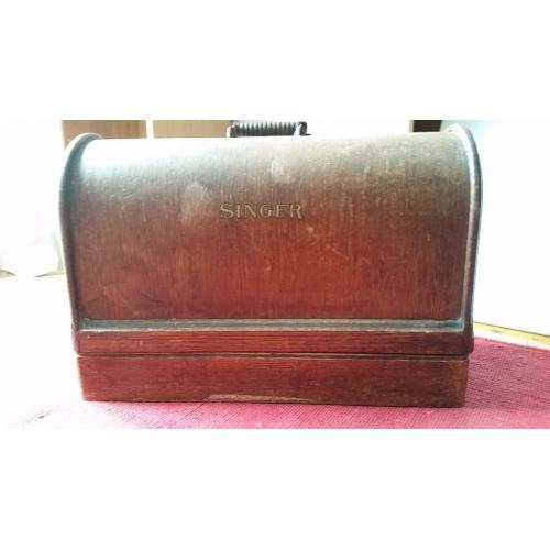 Vintage Singer Sewing Machine with Case and Key