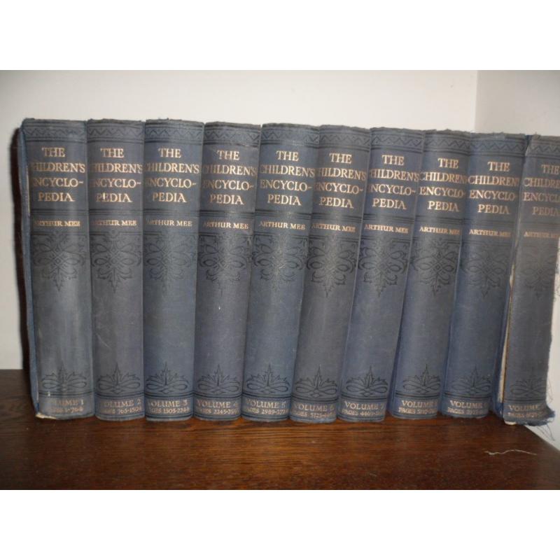 VINTAGE ENCYCLOPEDIA'S SET OF 10