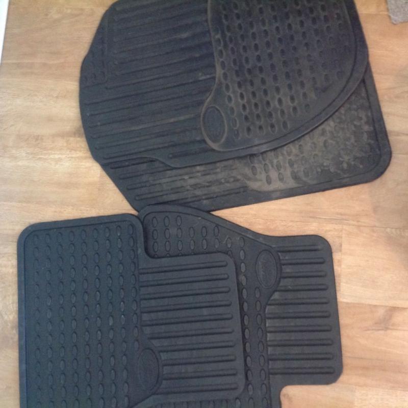 Land Rover mats X 4 - to fit Freelander