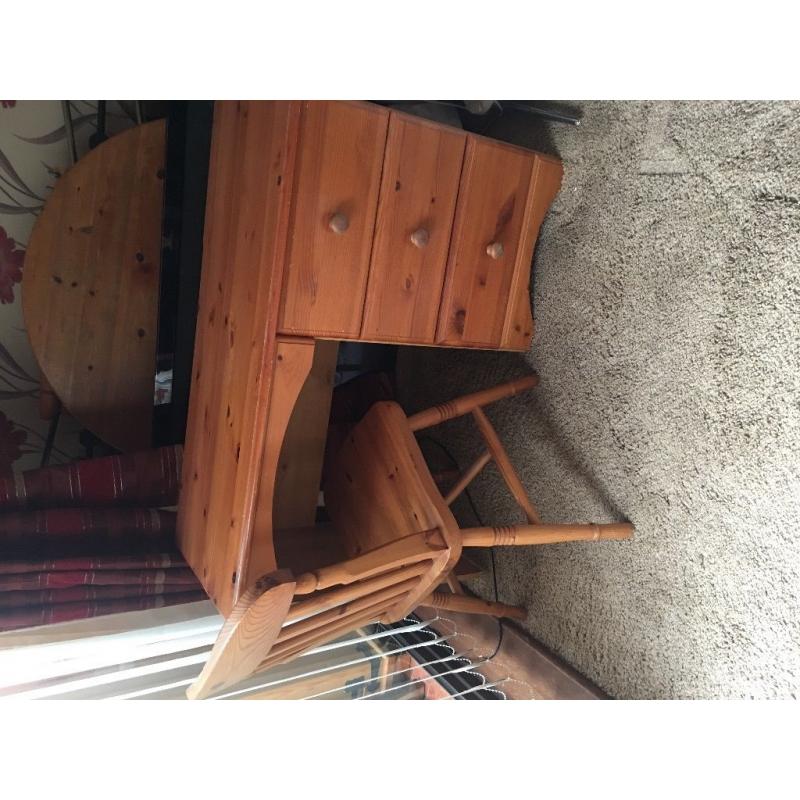 Solid wood dressing table and chair