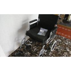 Folding wheelchair
