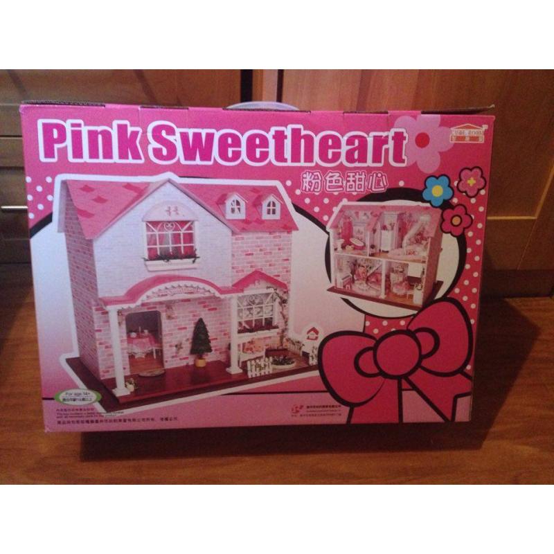 Brand New in box dolls house