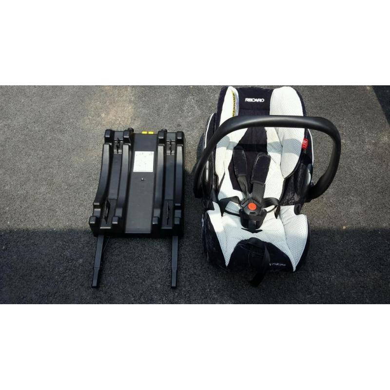 Recaro Young Profi Car Seat and ISOfix base