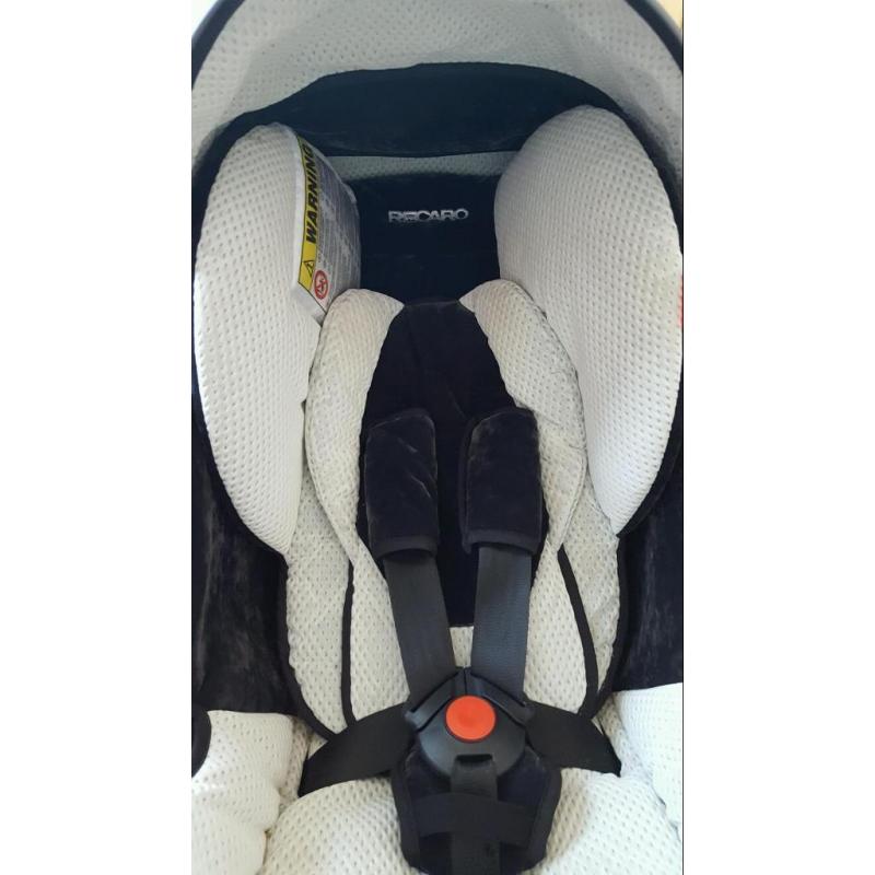 Recaro Young Profi Car Seat and ISOfix base