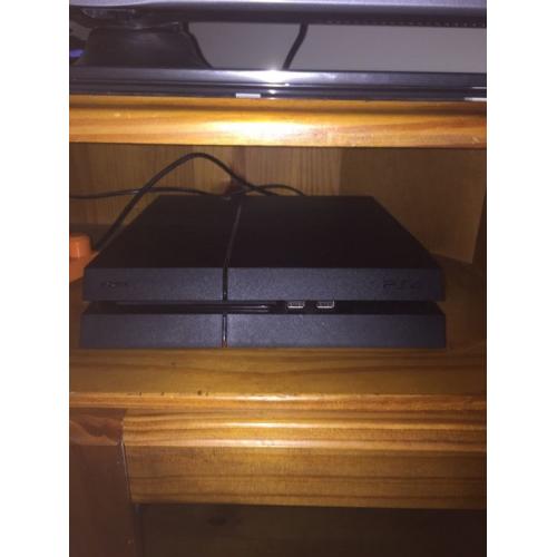 PS4 500gb with controller and three games