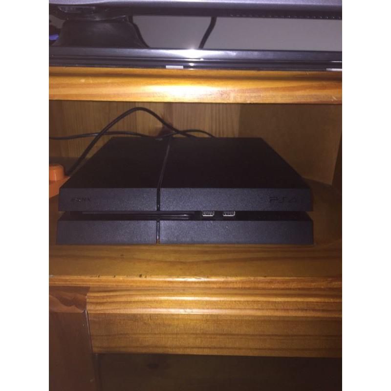 PS4 500gb with controller and three games