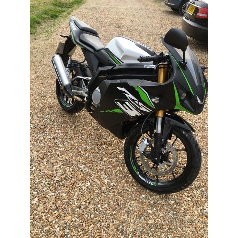 Rieju rs3 125 quicker than a Yzf r125 and Spanish made well engineered