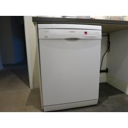 White Bosch Dishwasher full size excellent condition