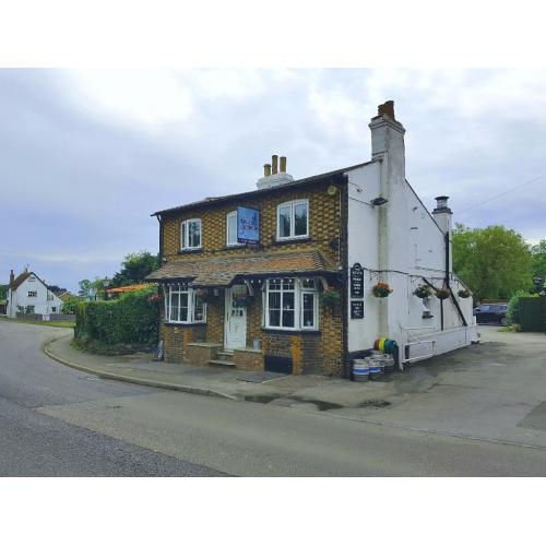 Live in couple required to work in kitchen and bar in a busy country pub