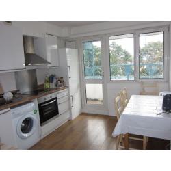 Large single room to rent near surrey quays