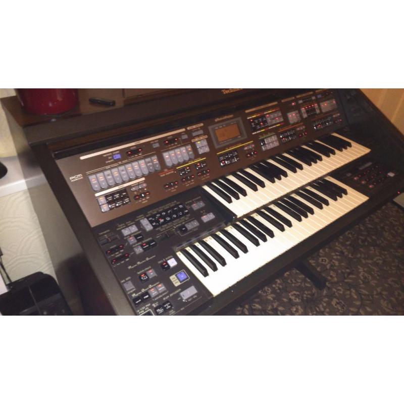 Technics Electric Organ EX70. Excellent Condition and fantastic sound.