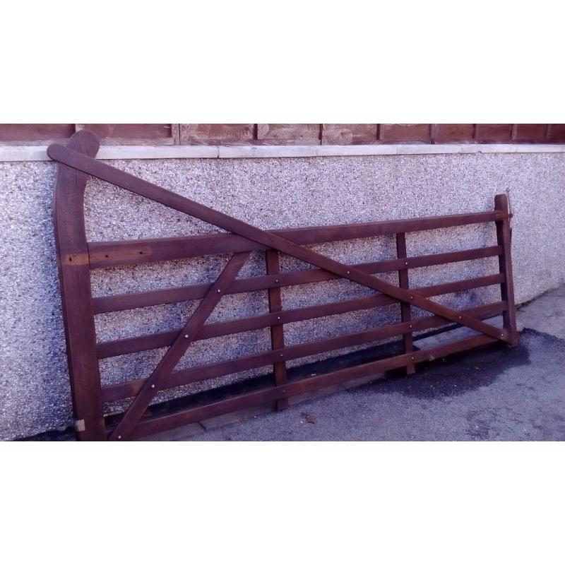 HARDWOOD DRIVEWAY GATE