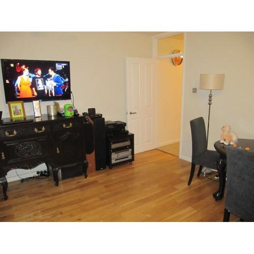 Rooms in 3 bedroom flat to rent