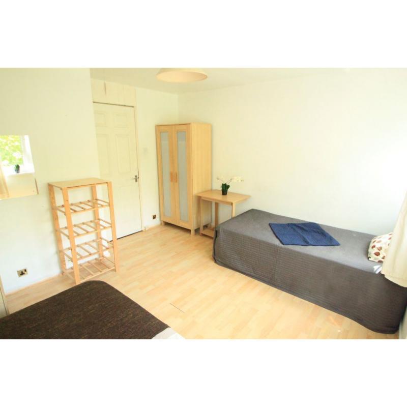 **ARCHWAY** AMAIING XL TWIN ROOM AVAILABLE NOW **TWO MONTH STAY**!! 62H