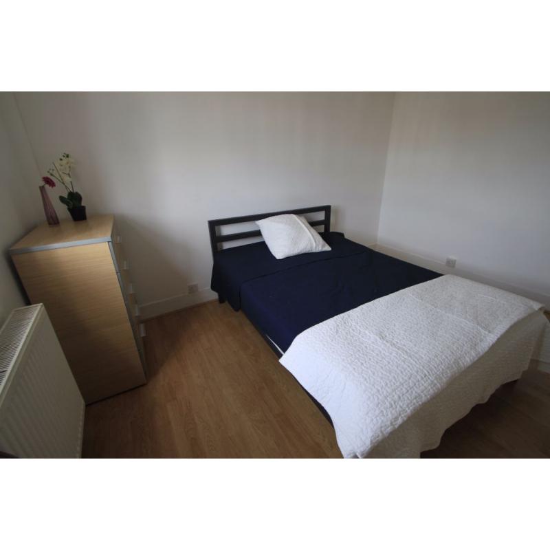 VERY GOOD DOUBLE ROOM AVAILABLE NOW ** TWO MONTH STAY** !! 51L