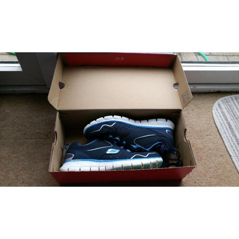 Sketchers Sport Flex Sole with Memory Foam Interior, Near Perfect Condition. Size 6.