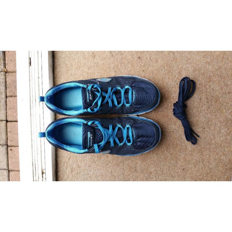 Sketchers Sport Flex Sole with Memory Foam Interior, Near Perfect Condition. Size 6.