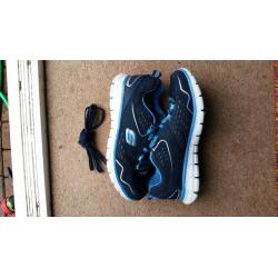 Sketchers Sport Flex Sole with Memory Foam Interior, Near Perfect Condition. Size 6.