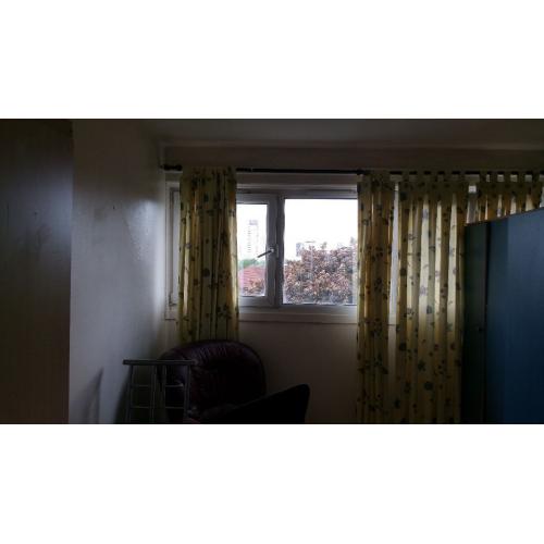 min walk from the Plaistow tube and 6 bus stop from Stratford station