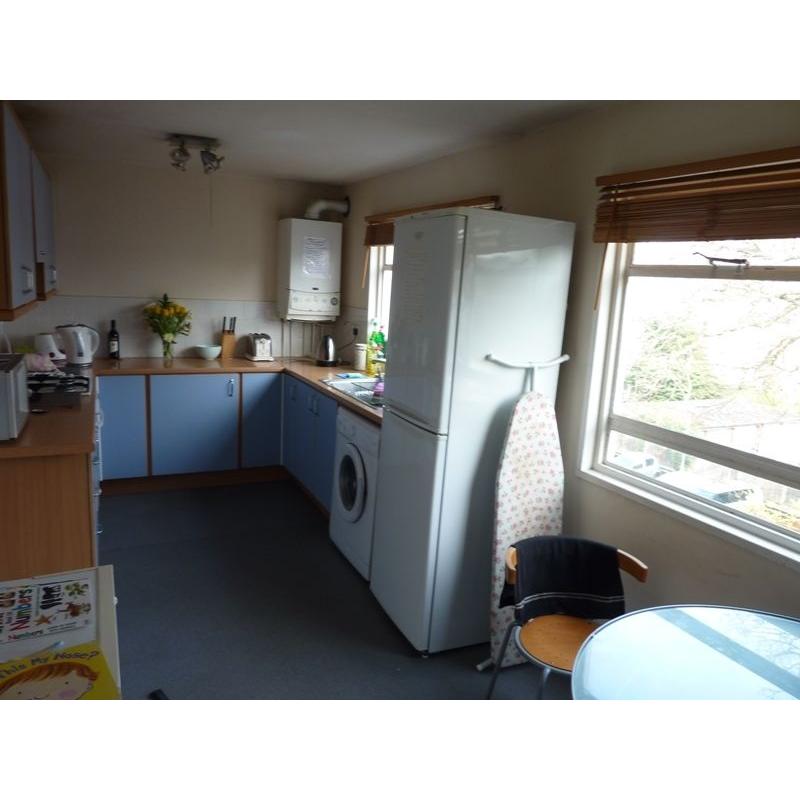DOUBLE ROOM AVAIL NOW IN LUX FLATSHARE V. CLOSE TO SUTTON TOWN CENTRE