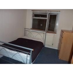 DOUBLE ROOM AVAIL NOW IN LUX FLATSHARE V. CLOSE TO SUTTON TOWN CENTRE