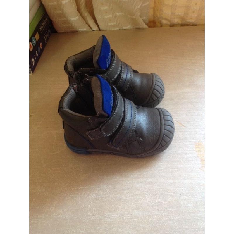 boots size 4