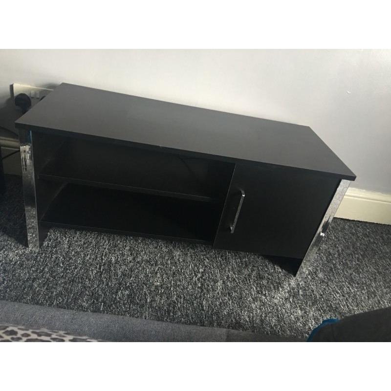 Black tv stand with mirrored edge