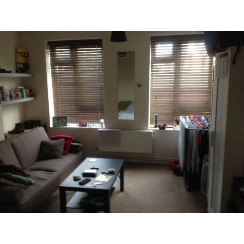LARGE DOUBLE ROOM AT EAST FINCHLEY !!