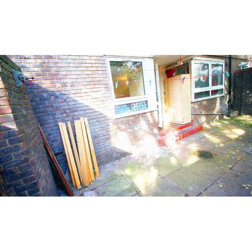 GREAT FULLY FURNISHED DOUBLE ROOM IN POPLAR (E14) | ALL BILLS INC. AND CLEANERS ONCE A MONTH
