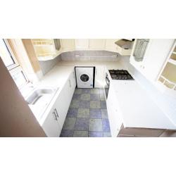 GREAT FULLY FURNISHED DOUBLE ROOM IN POPLAR (E14) | ALL BILLS INC. AND CLEANERS ONCE A MONTH